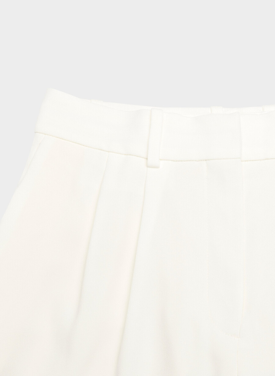 plisserade shorts till mitten av låret espace