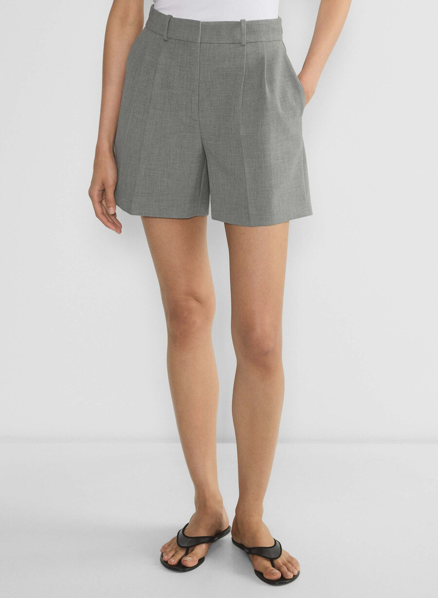 plisserade shorts till mitten av låret mÖrkgrÅ ljuvig