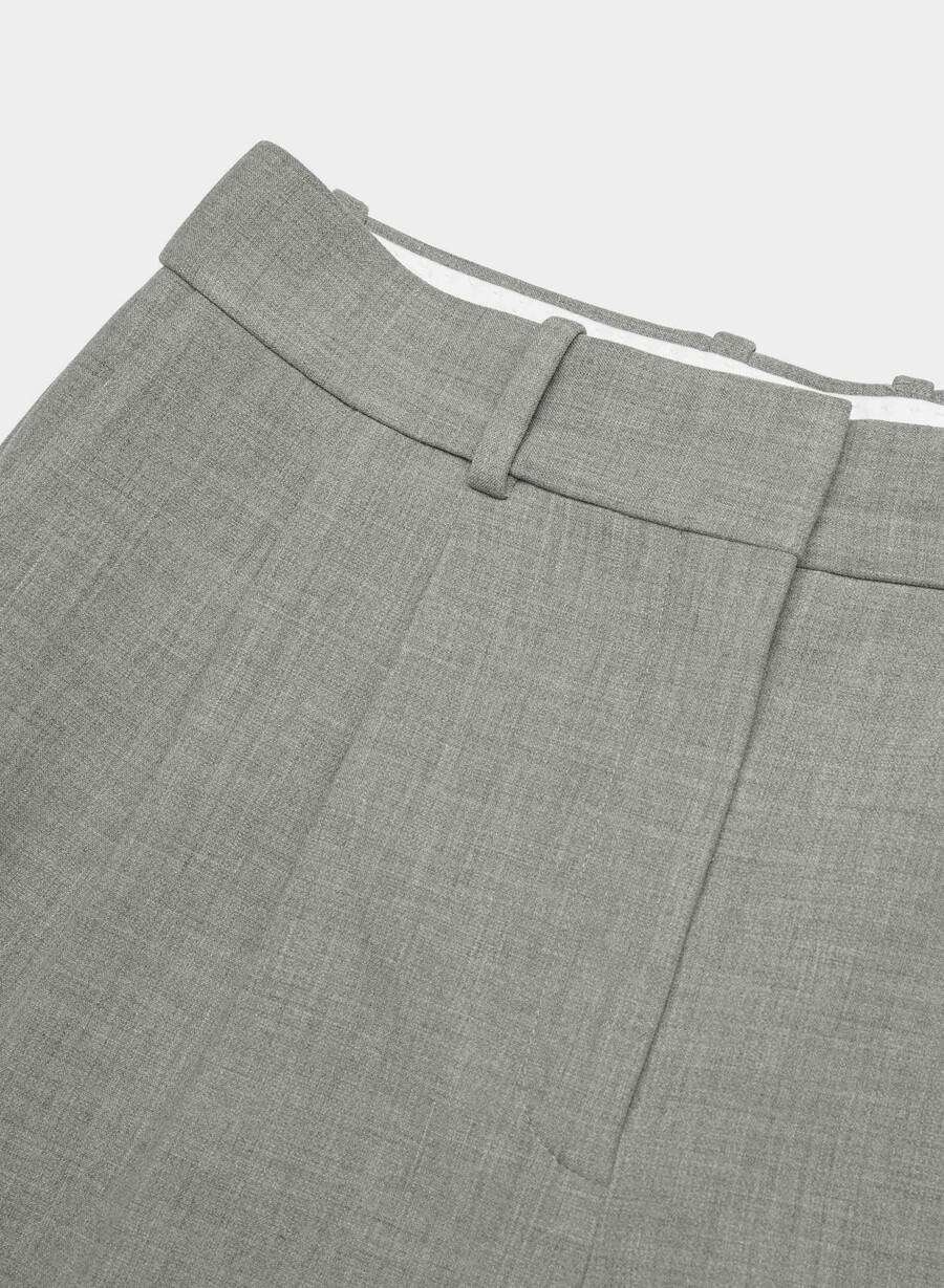plisserade shorts till mitten av låret mÖrkgrÅ ljuvig