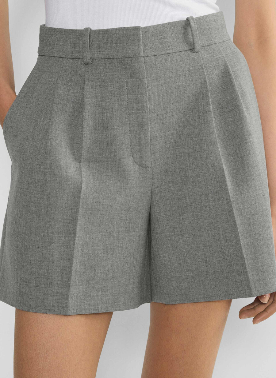 plisserade shorts till mitten av låret mÖrkgrÅ ljuvig