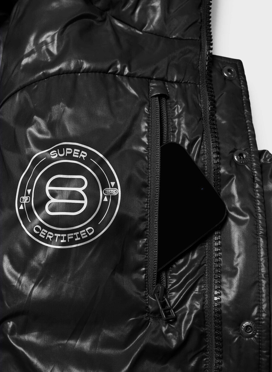 the super puff shorty - högblank svart
