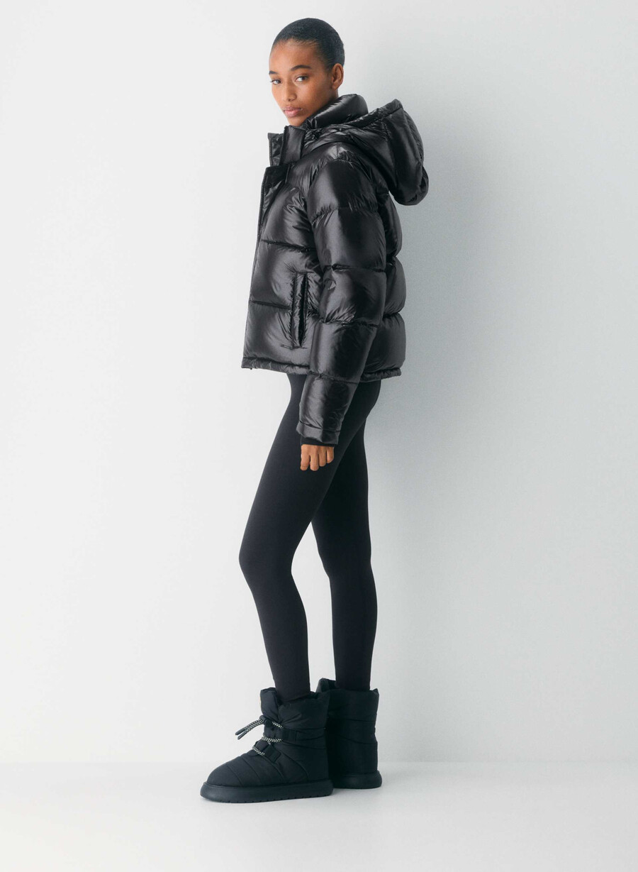 the super puff shorty - högblank svart