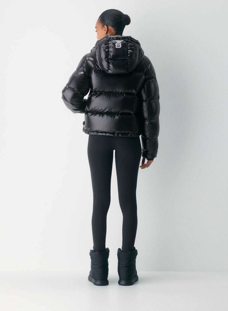 the super puff shorty - högblank svart