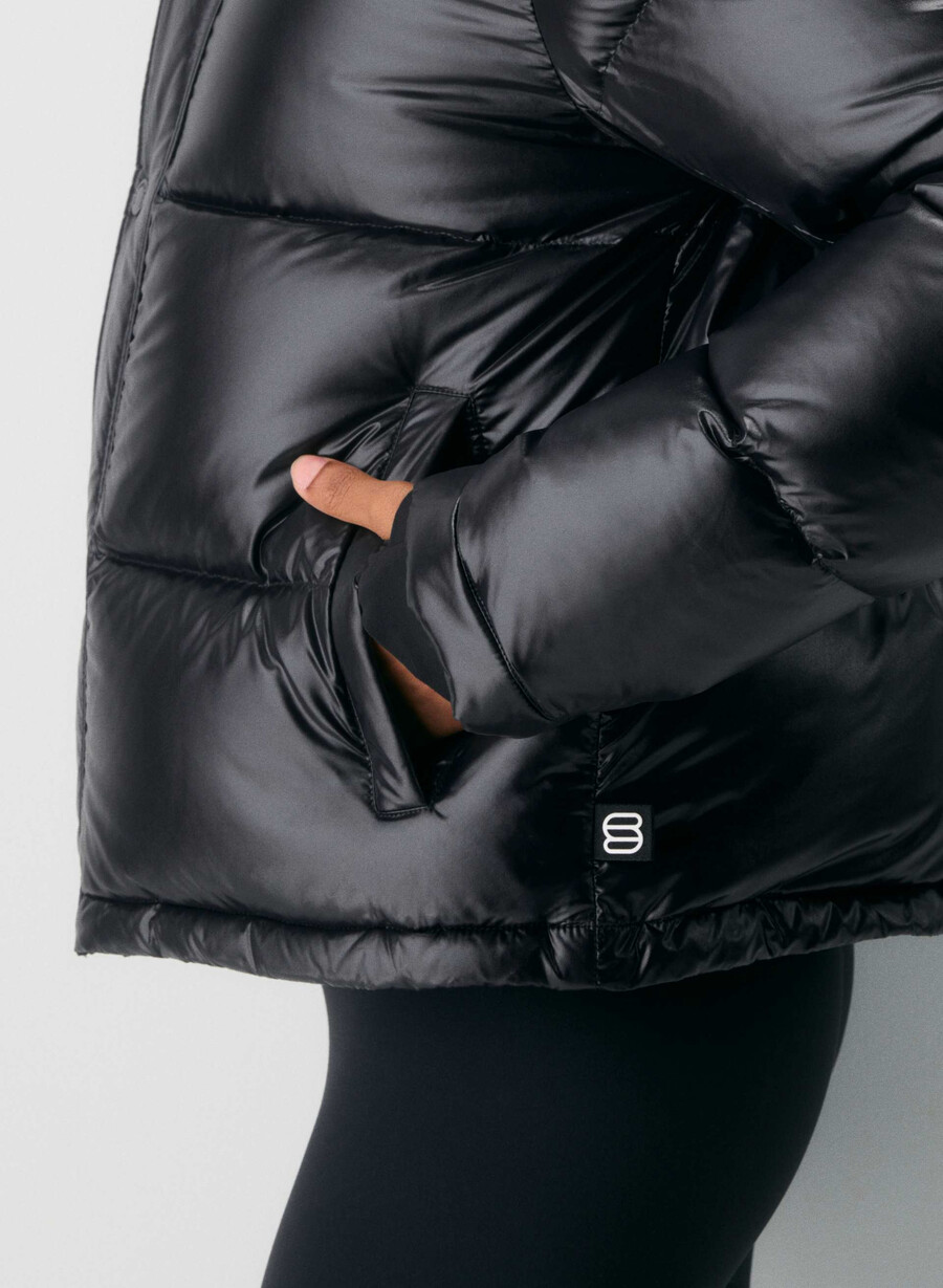 the super puff shorty - högblank svart