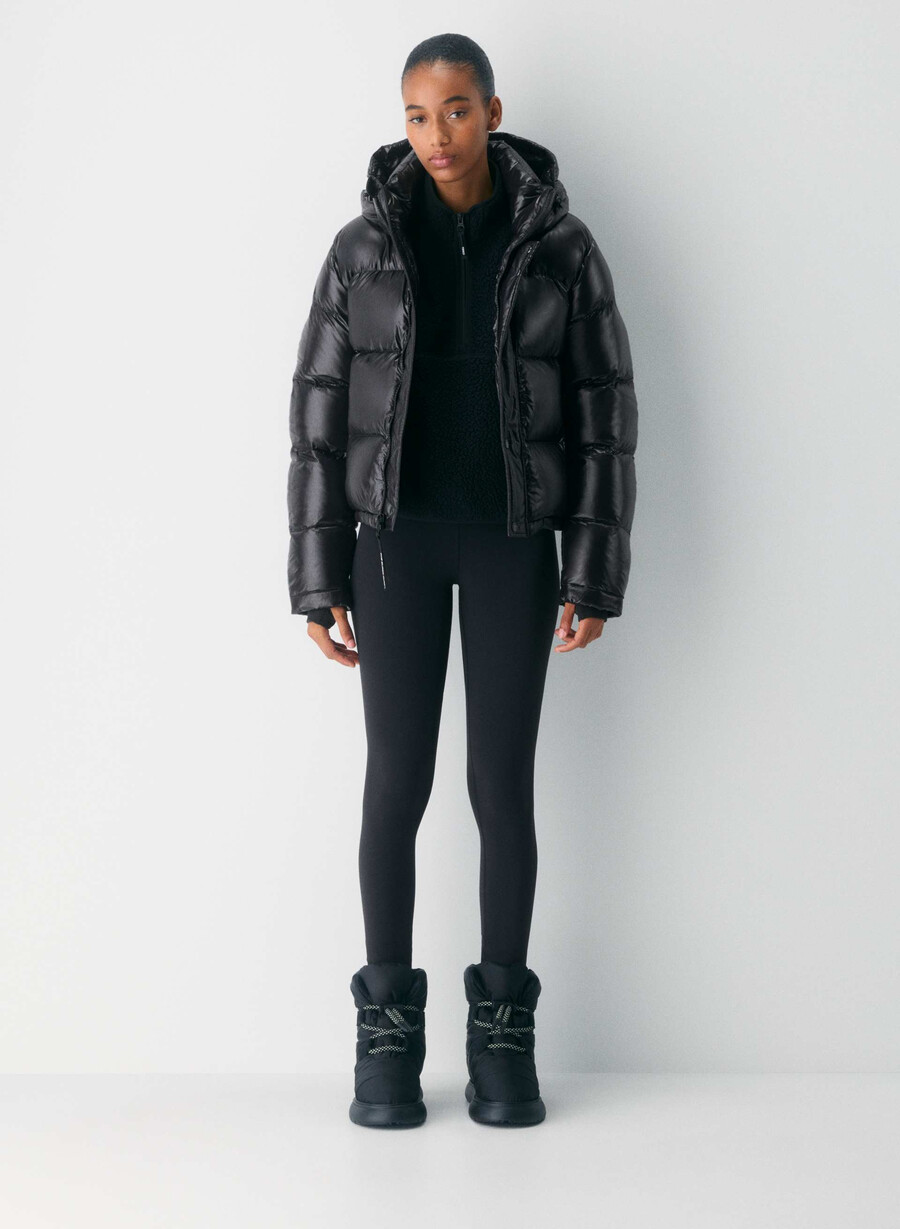 the super puff shorty - högblank svart