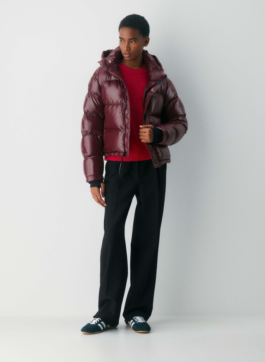 the super puff shorty - högblank plommonrÖd burgundy