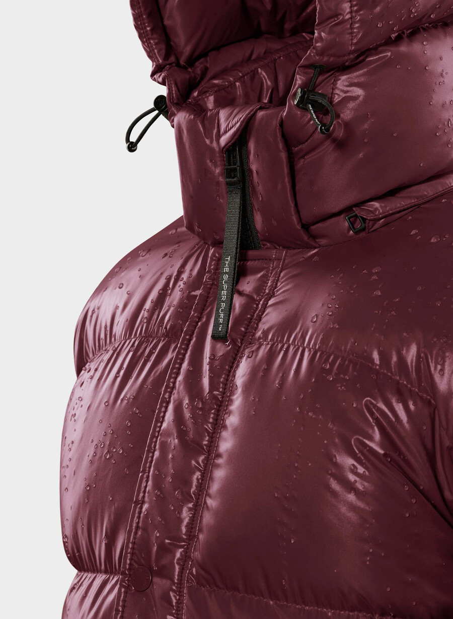 the super puff shorty - högblank plommonrÖd burgundy