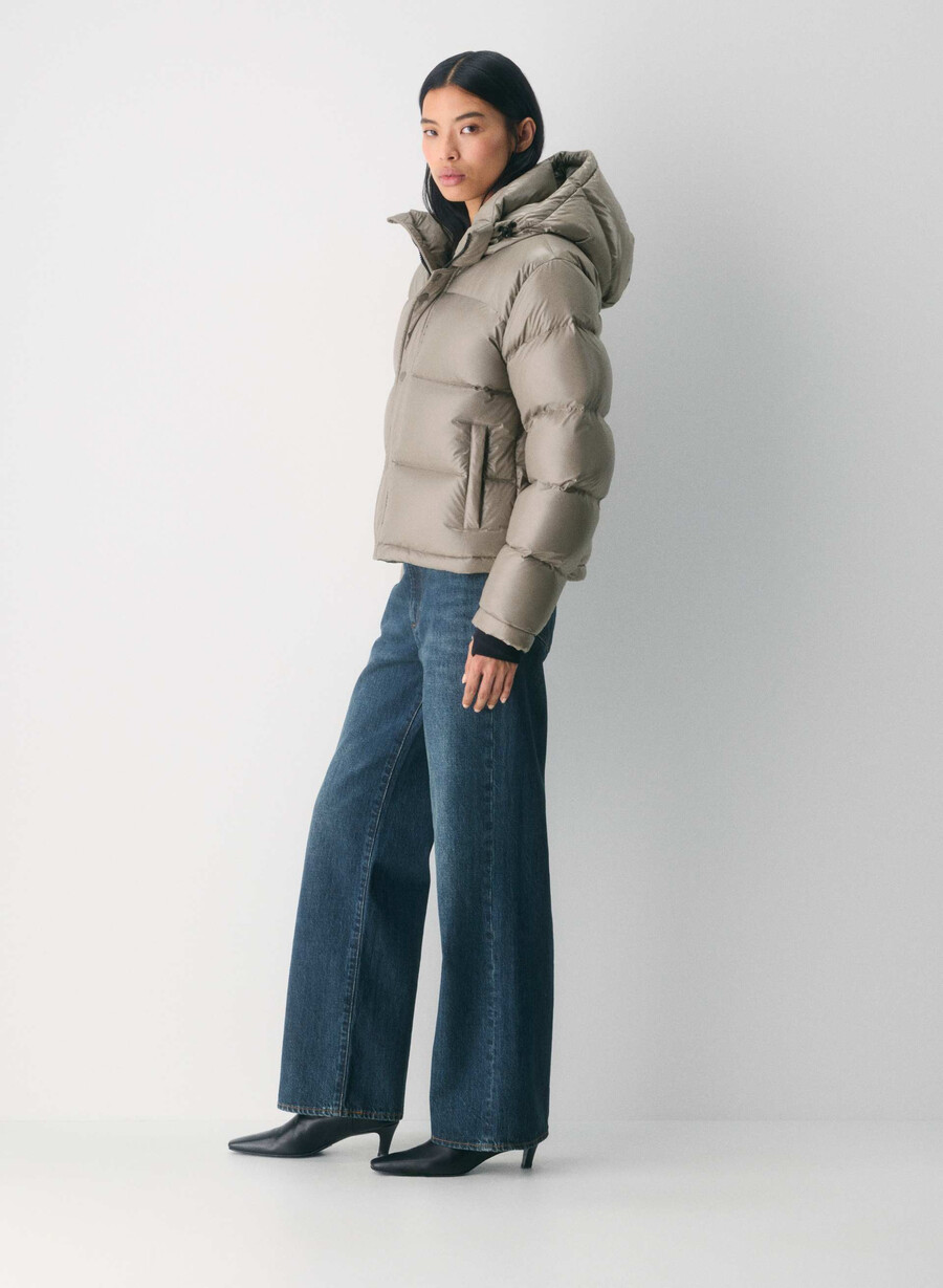 the super puff shorty - högblank modern taupe