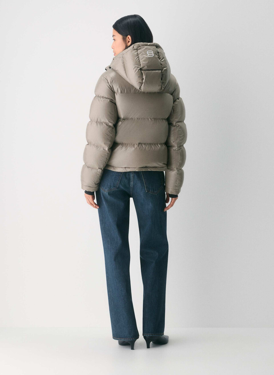 the super puff shorty - högblank modern taupe