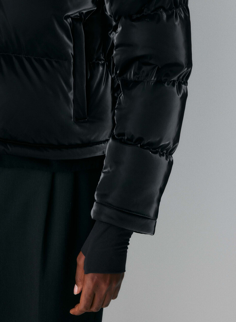 super puff shorty - flytande glans svart