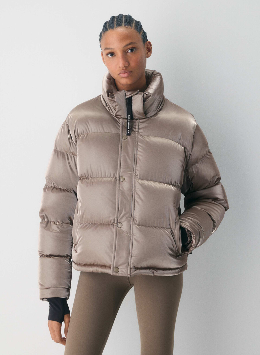 the super puff shorty - flytande glans modern taupe