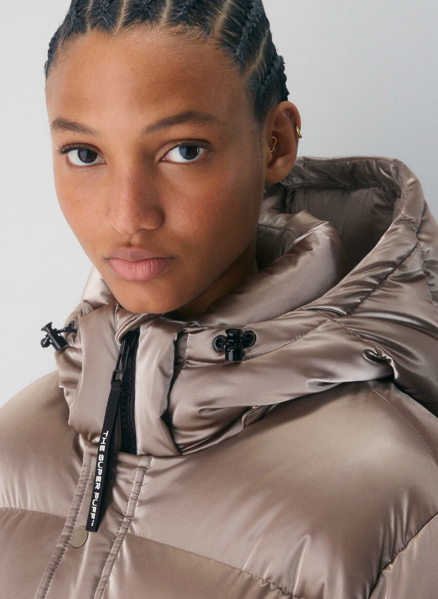 the super puff shorty - flytande glans modern taupe