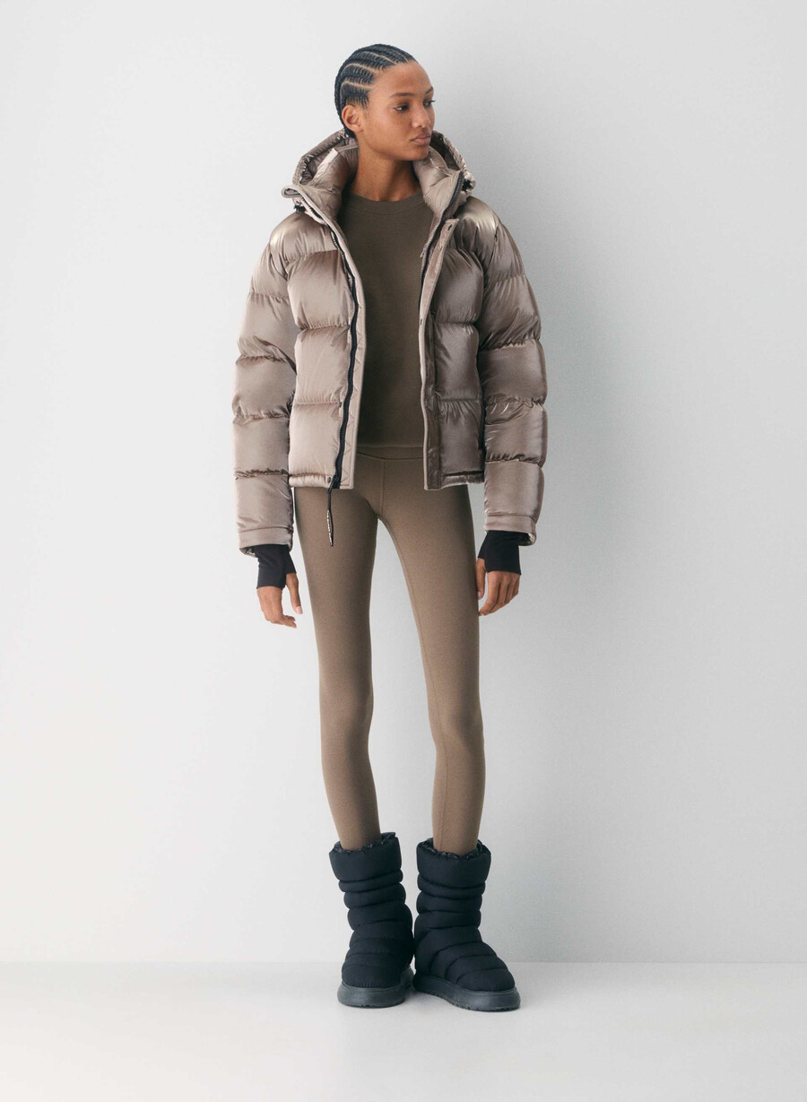 the super puff shorty - flytande glans modern taupe