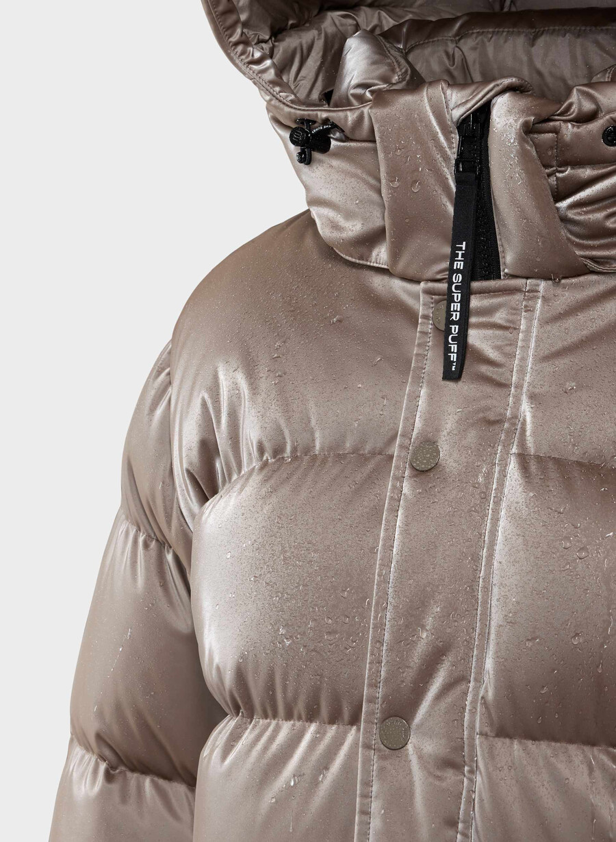 the super puff shorty - flytande glans modern taupe