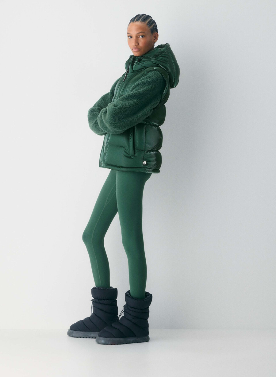 super puff-västen - liquid shine campus green