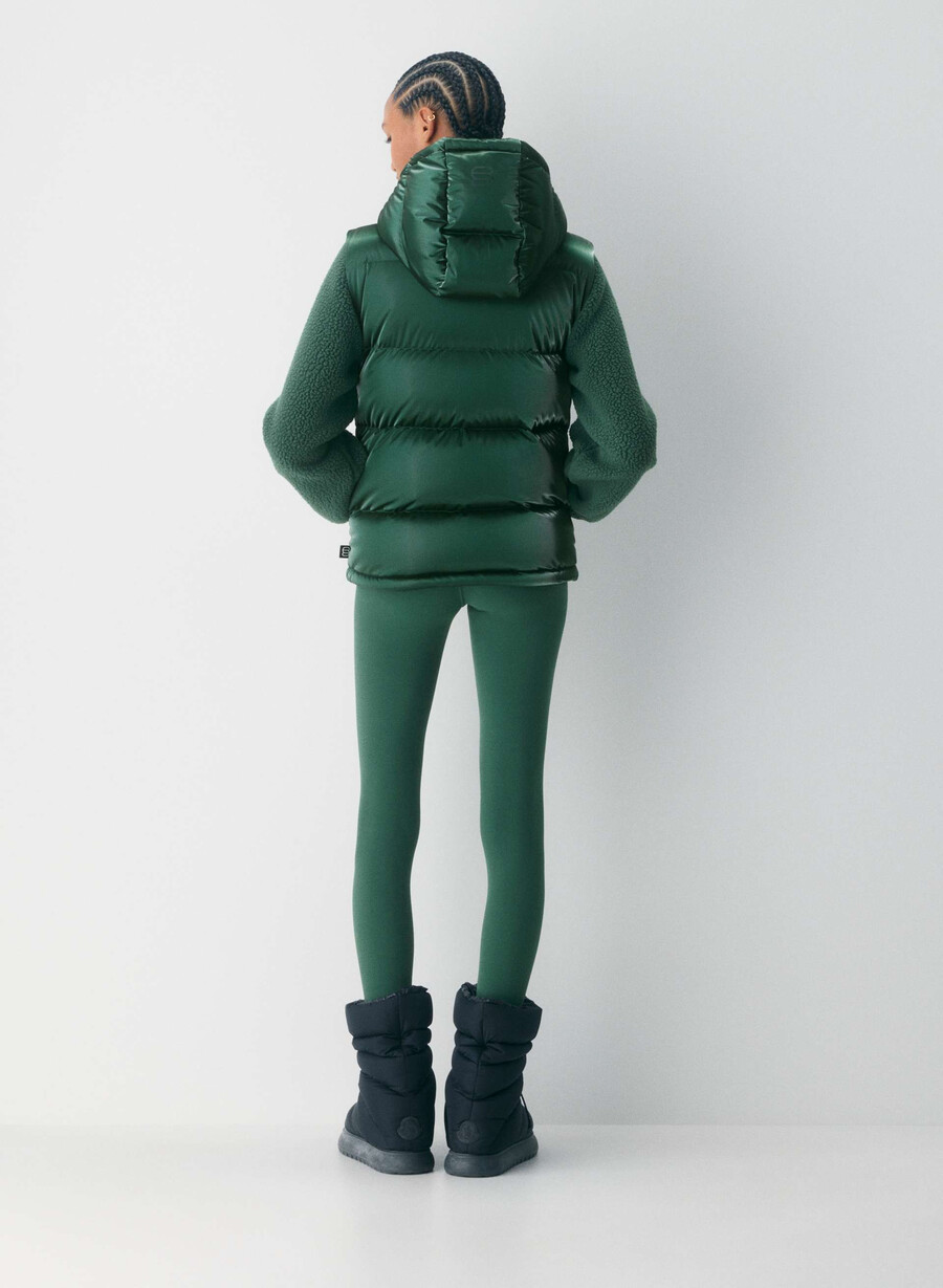super puff-västen - liquid shine campus green