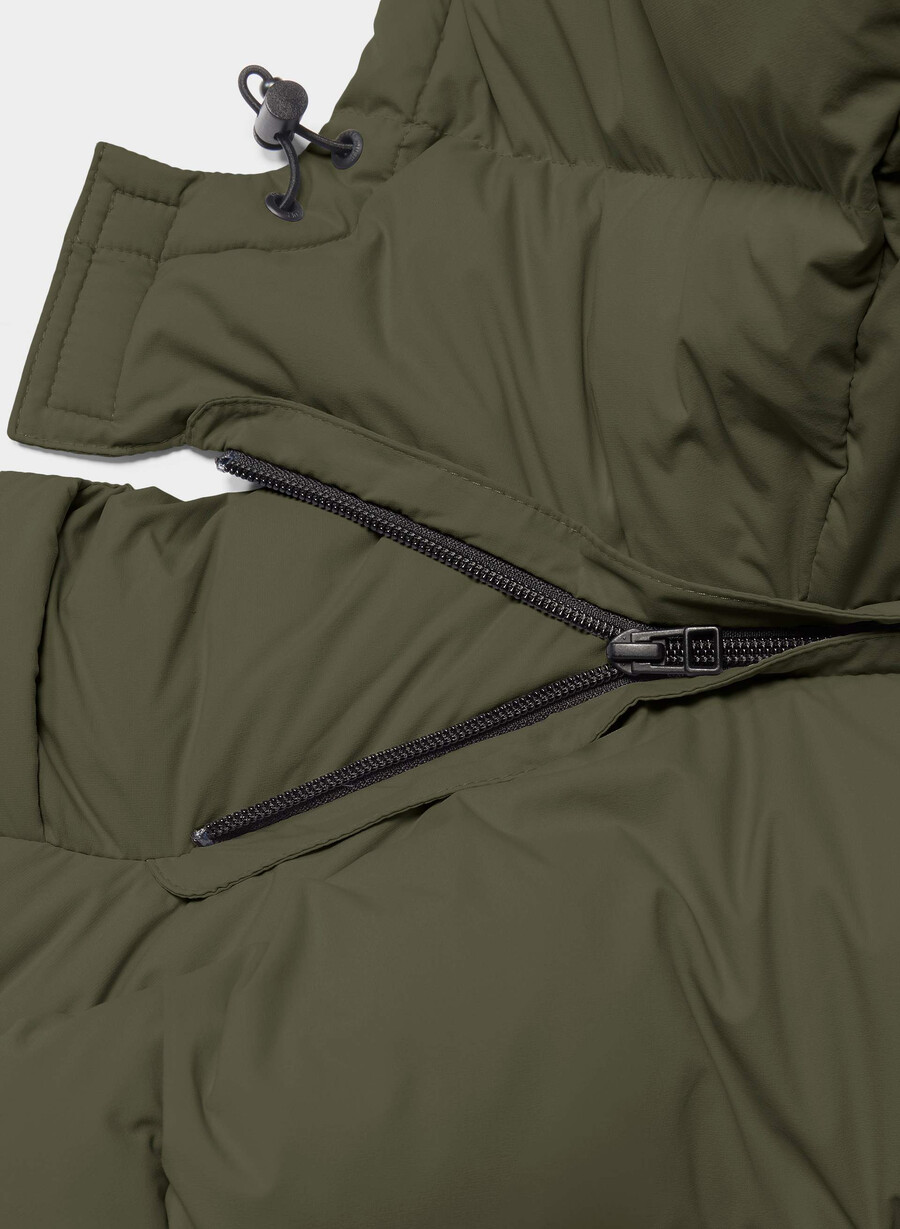 super puff shorty väst - climatte mÖrkoliv