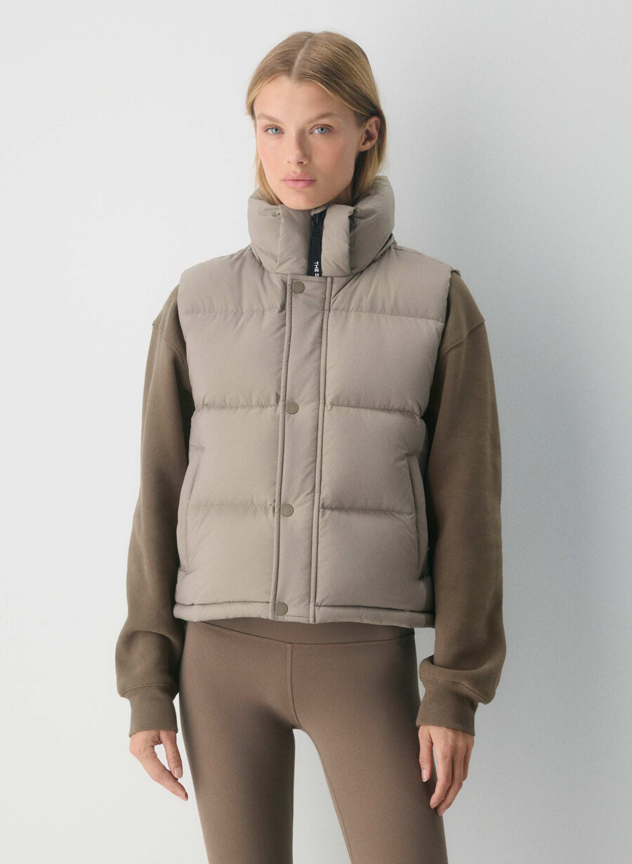 super puff shorty vest - climatte modern taupe