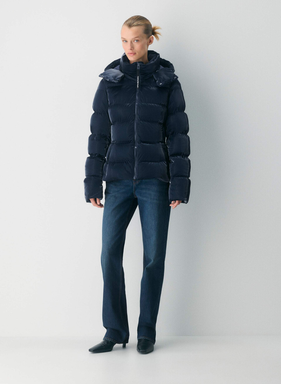 supersnug puff - flytande glans admiral