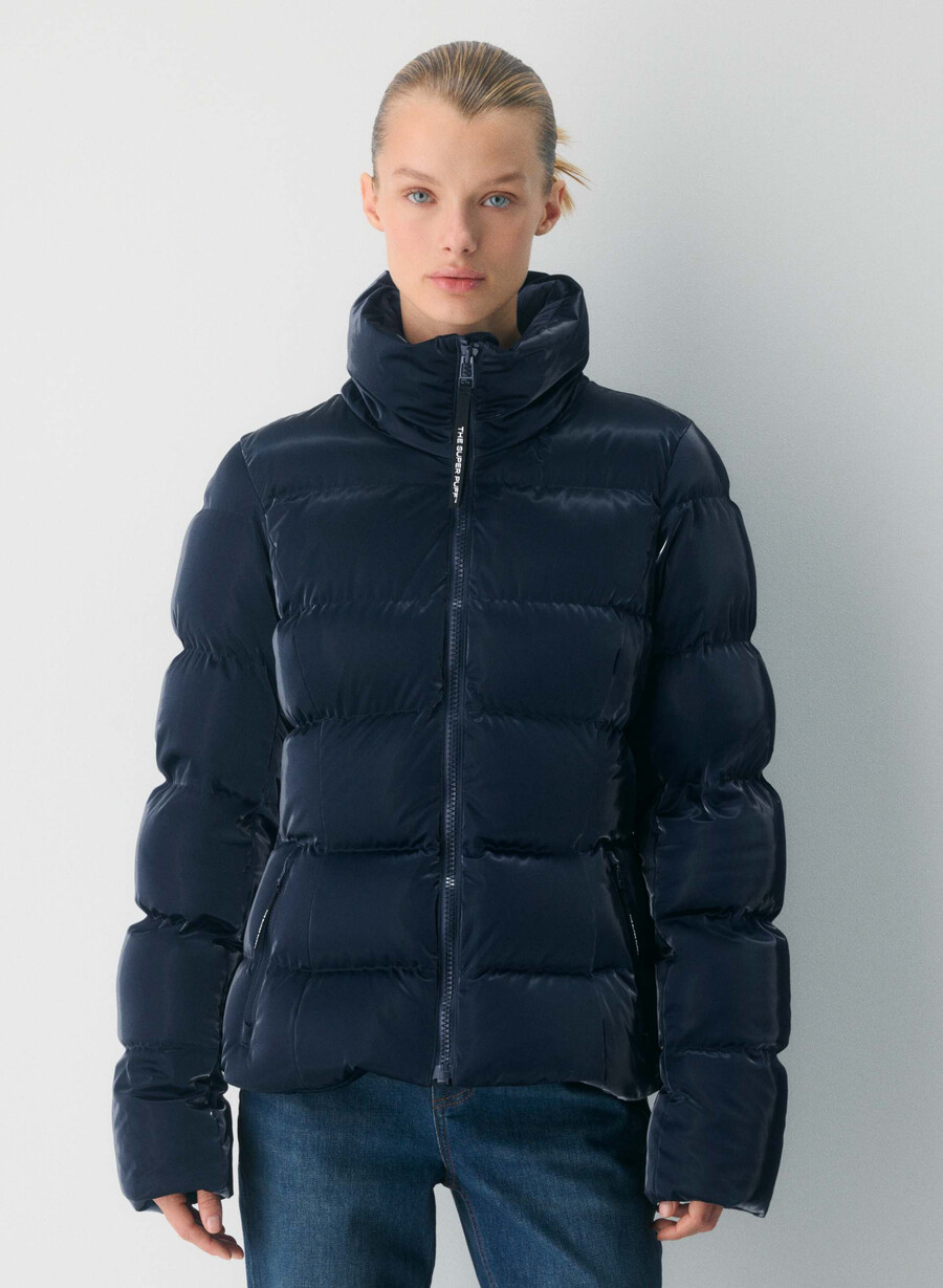 supersnug puff - flytande glans admiral