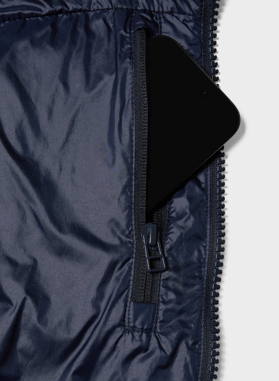supersnug puff - flytande glans admiral