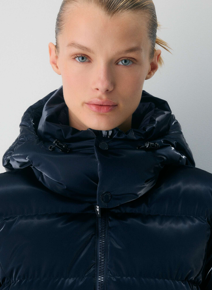 supersnug puff - flytande glans admiral