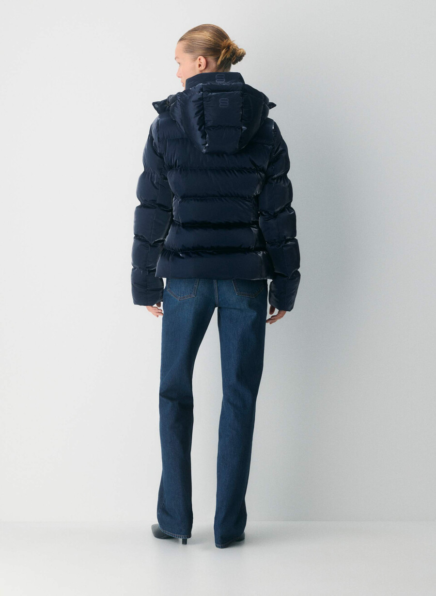 supersnug puff - flytande glans admiral