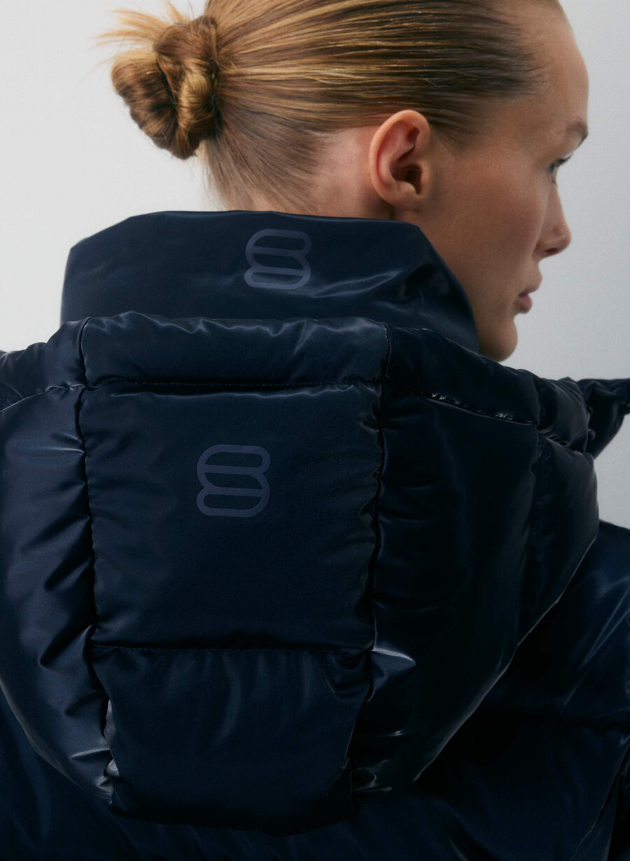supersnug puff - flytande glans admiral