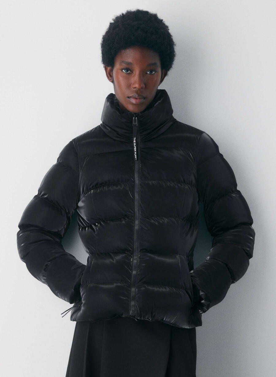 supersnug puff - flytande glans svart