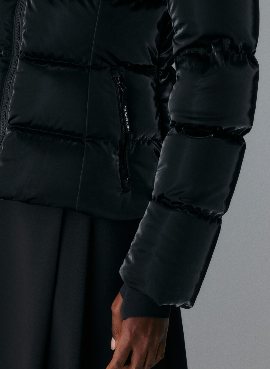 supersnug puff - flytande glans svart