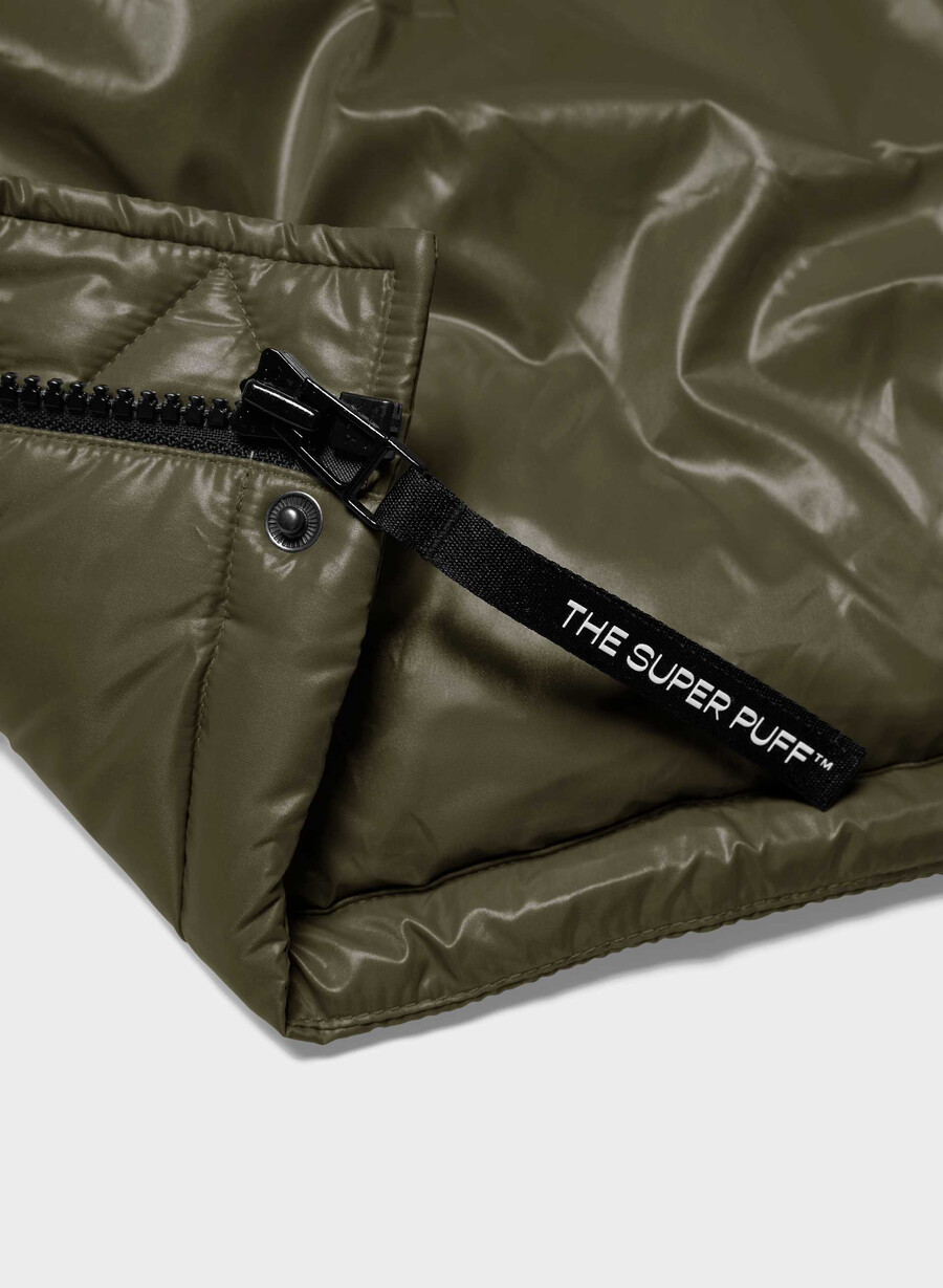 the super puff mellan - högblank mÖrk oliv